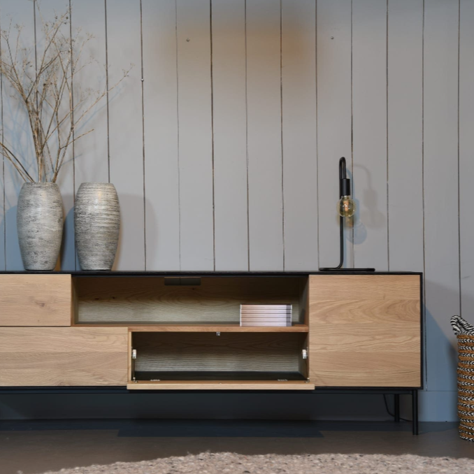 Clinton Media console